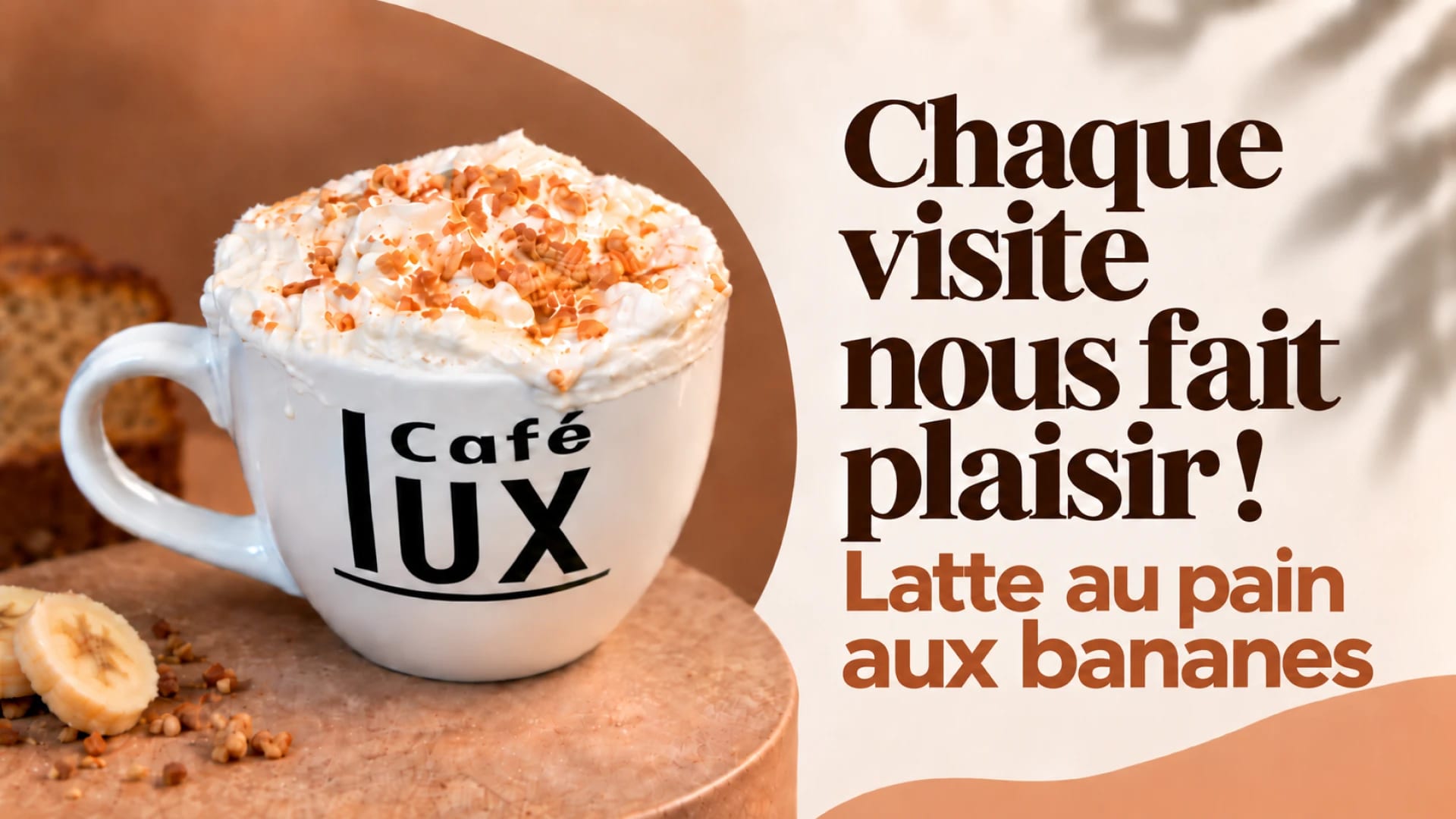 Poster « Chaque visite nous fait plaisir ! »: banana bread latte in a Café Lux cup.